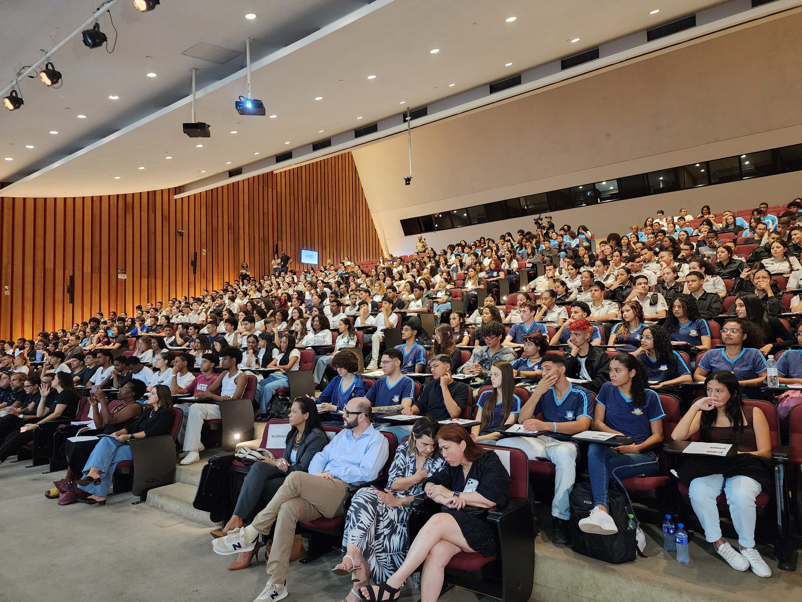 Governo de Minas realiza aulão de preparação para o Enem com toda a rede estadual
