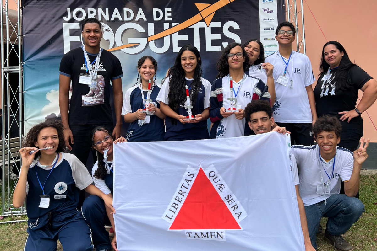 Estudantes da rede estadual em Betim conquistam medalha de prata na Jornada de Foguetes 2025