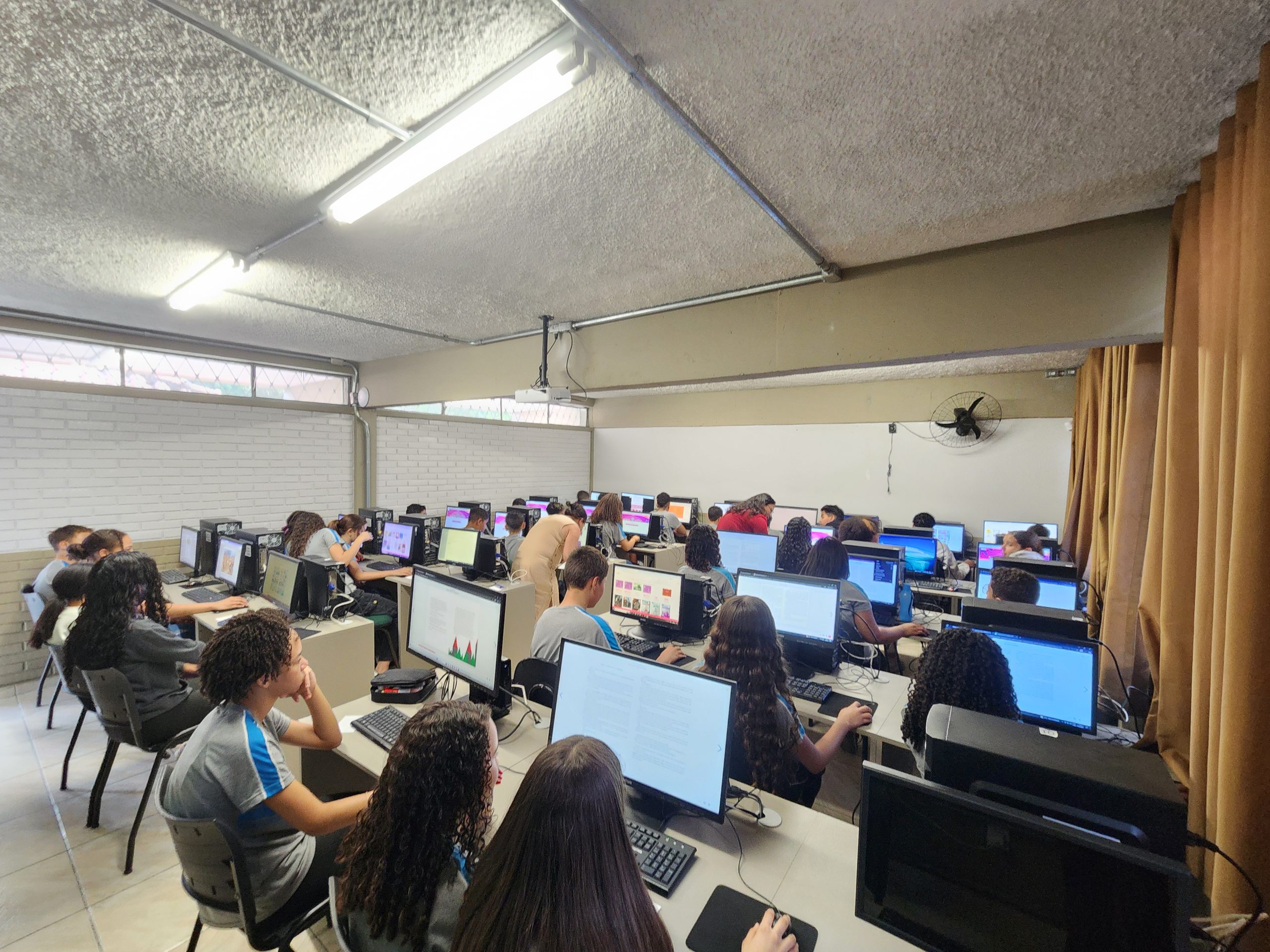 Minas Gerais anuncia componente curricular inédito de Computação para 2026