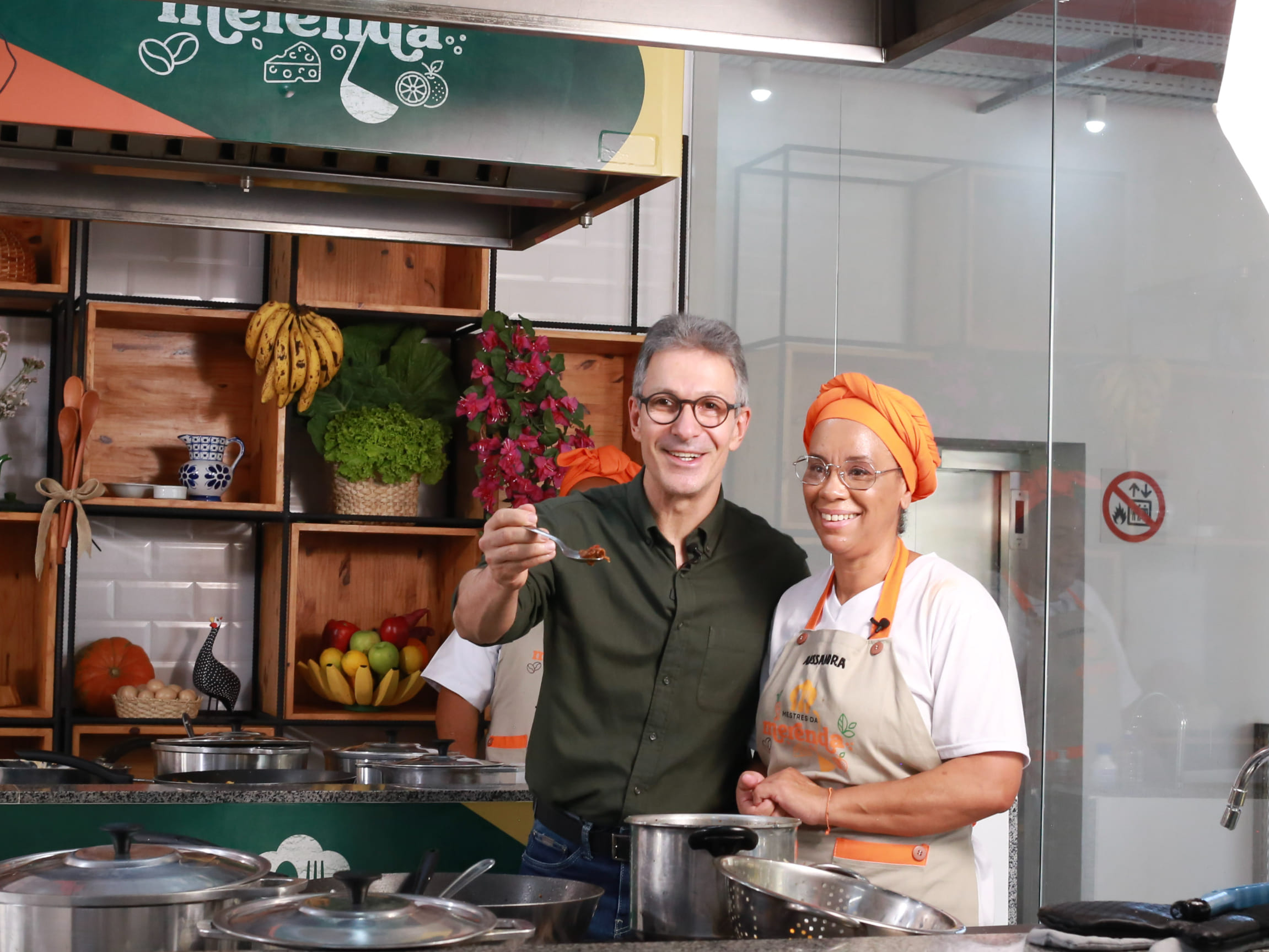 Alessandra de Oliveira é campeã do programa de TV Mestres da Merenda