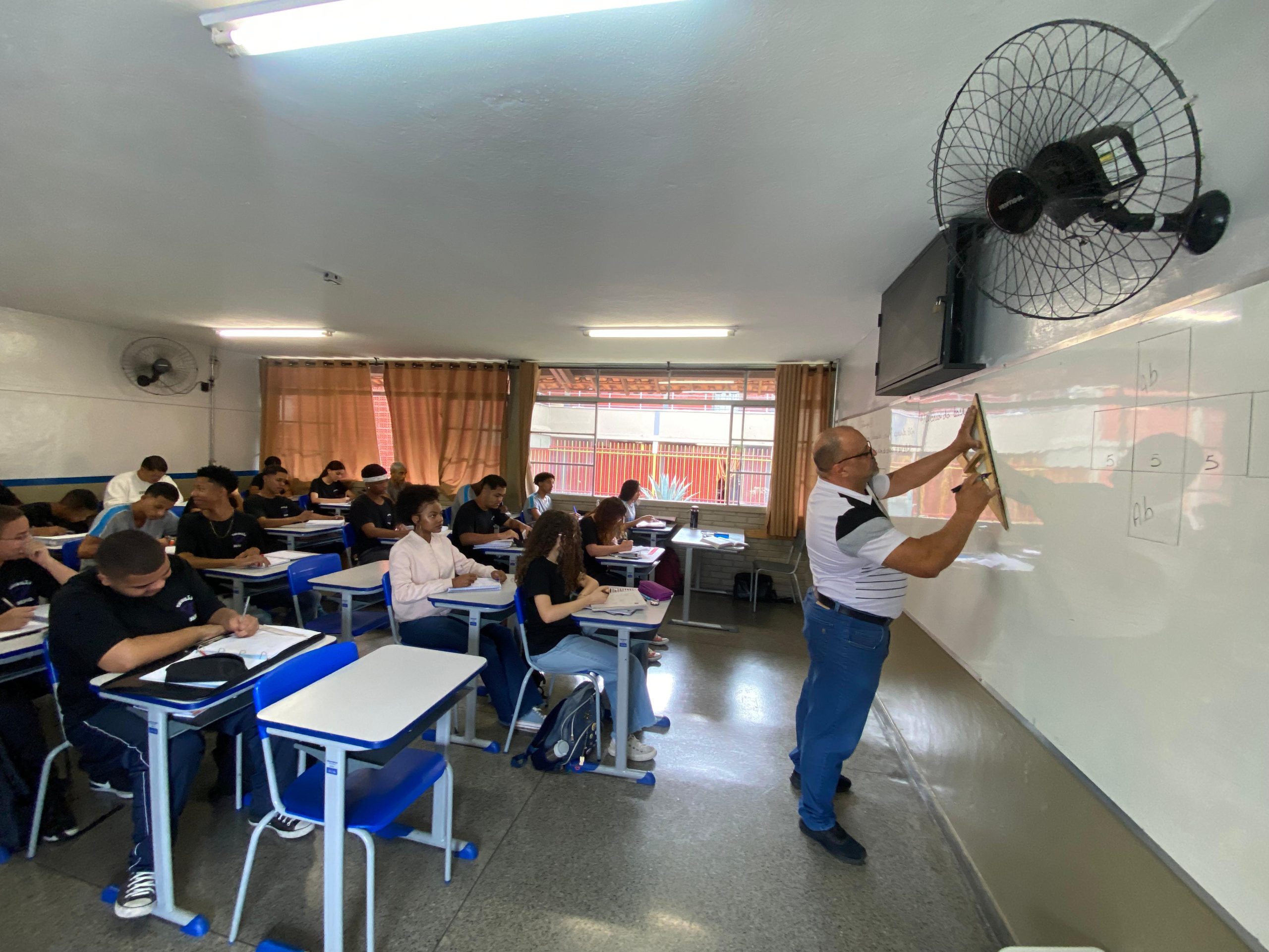 Inscrições para o Programa Bolsa Mais Professores seguem abertas até terça-feira (3/2)