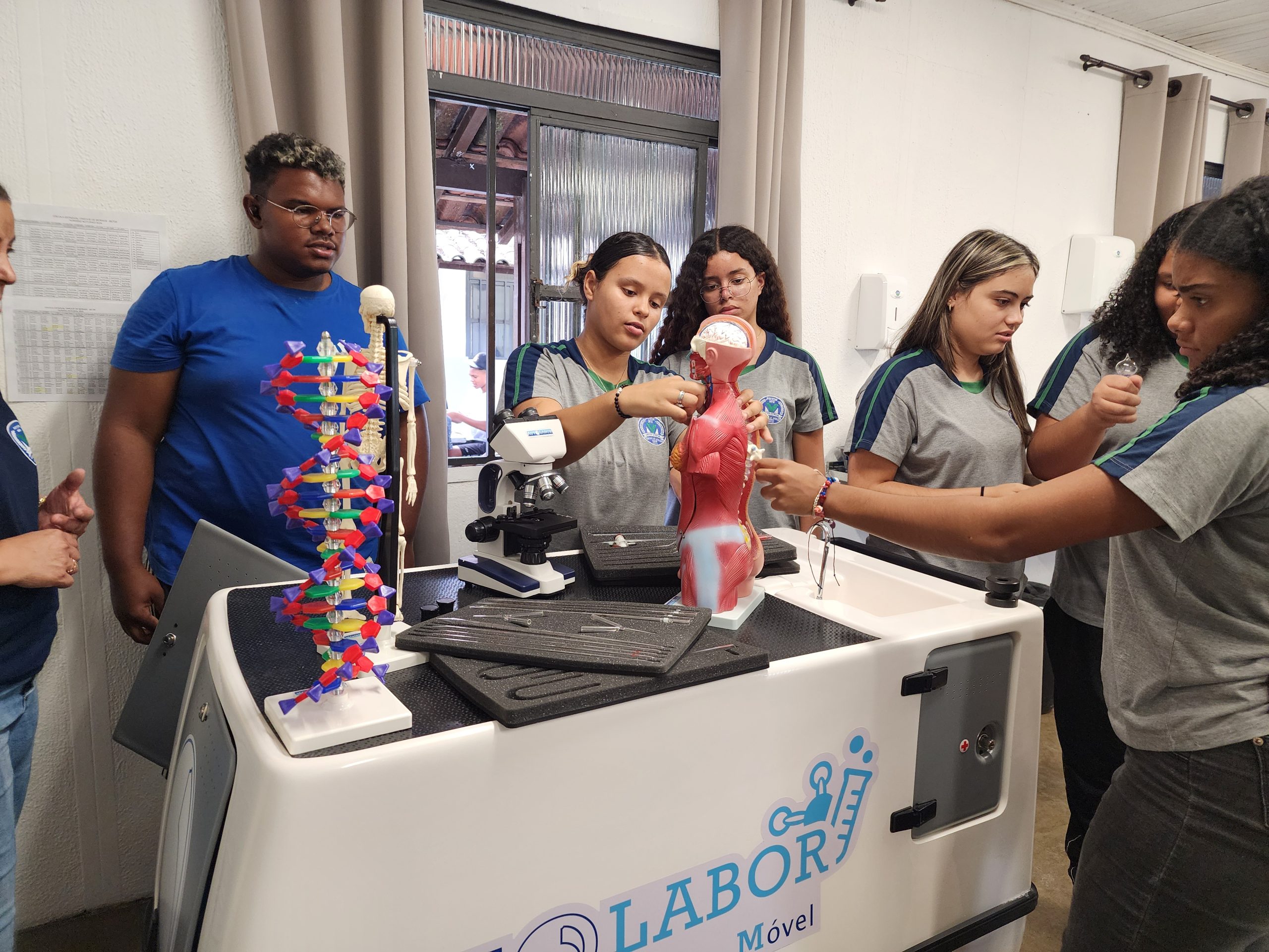 Formação fortalece uso de laboratórios móveis e amplia aulas práticas na rede estadual