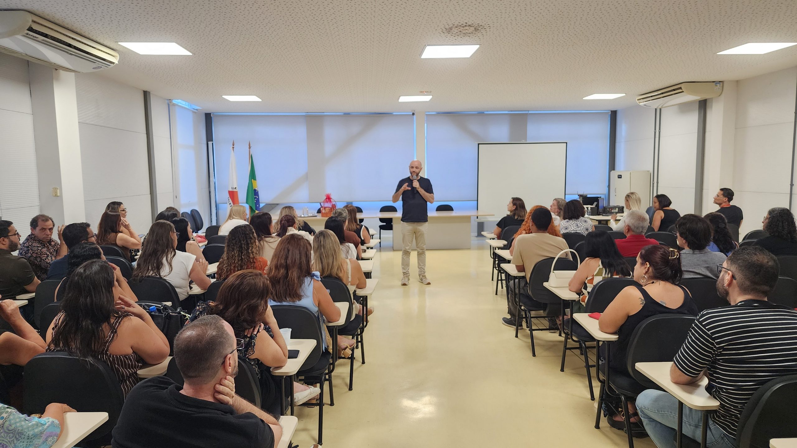 Educação de Minas Gerais intensifica diálogo com escolas da Zona da Mata e reforça apoio após tragédia 