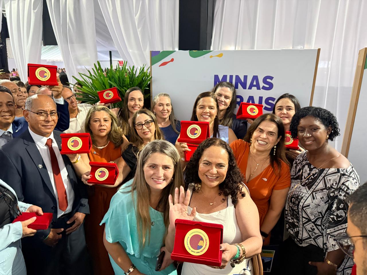 Governo de Minas recebe Selo Ouro do Compromisso Nacional Criança Alfabetizada em Brasília