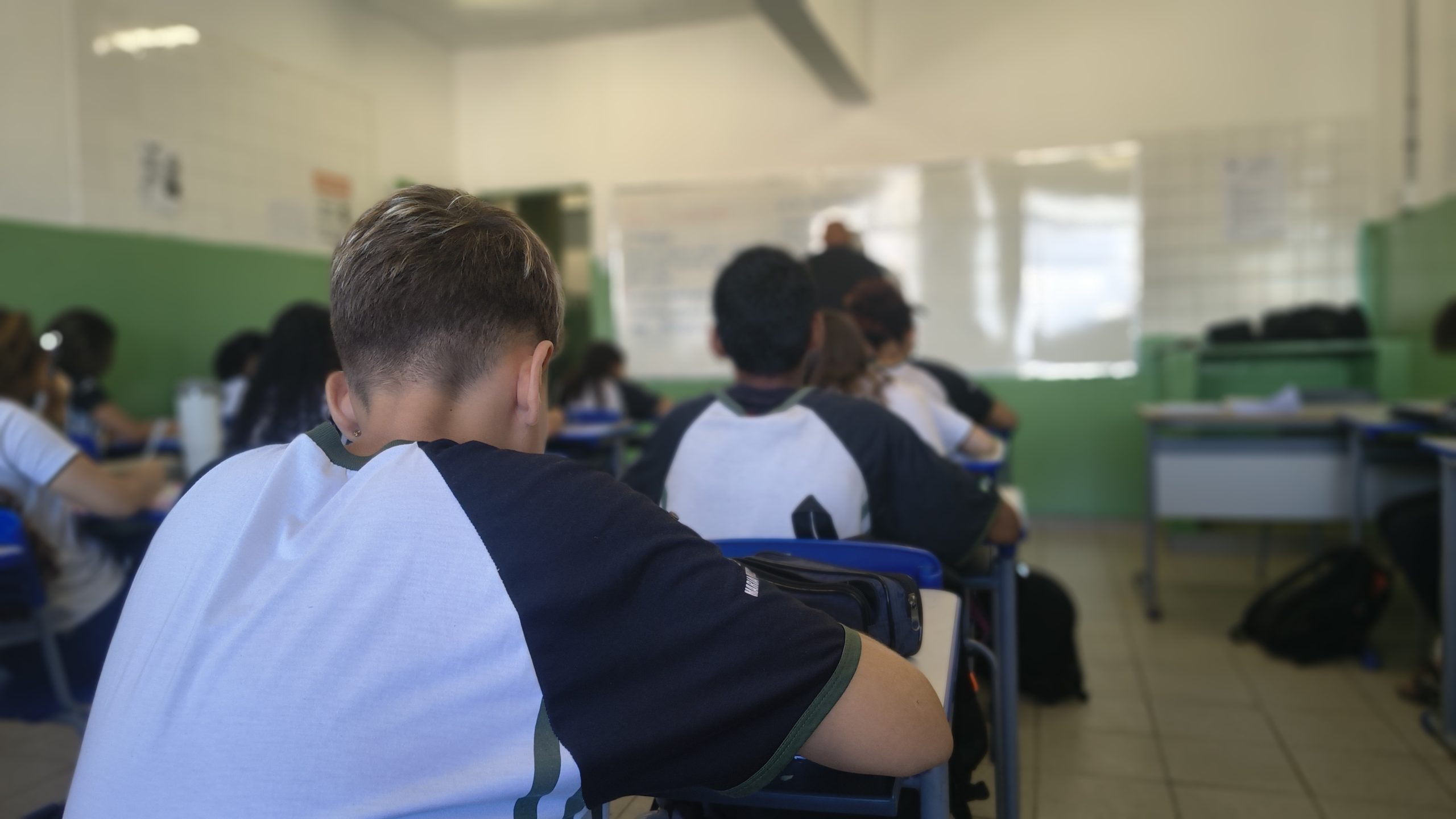 Governo de Minas lança programa de jovem aprendiz com carteira assinada para estudantes da rede pública estadual