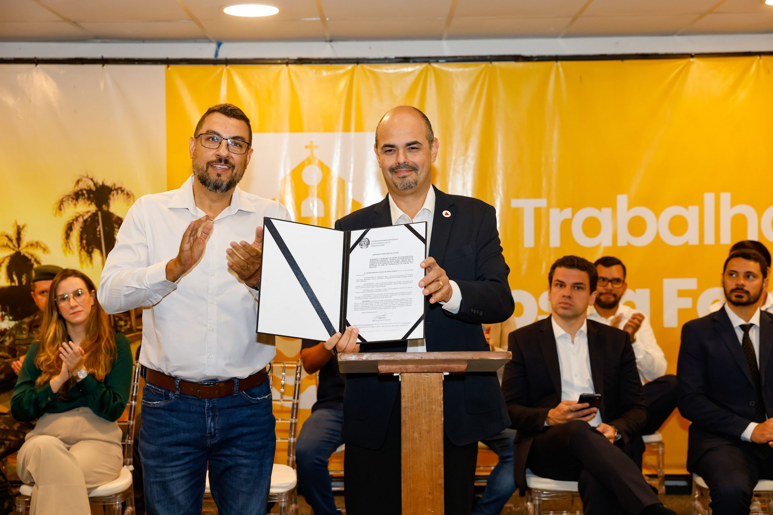 Governo de Minas transfere capital para Paracatu e anuncia novo Colégio Tiradentes na região